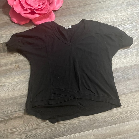 Wilt Tops - WILT Asymmetrical Hem Top Womens Sz L V-Neck Short‎ Sleeve Pullover Black Cotton